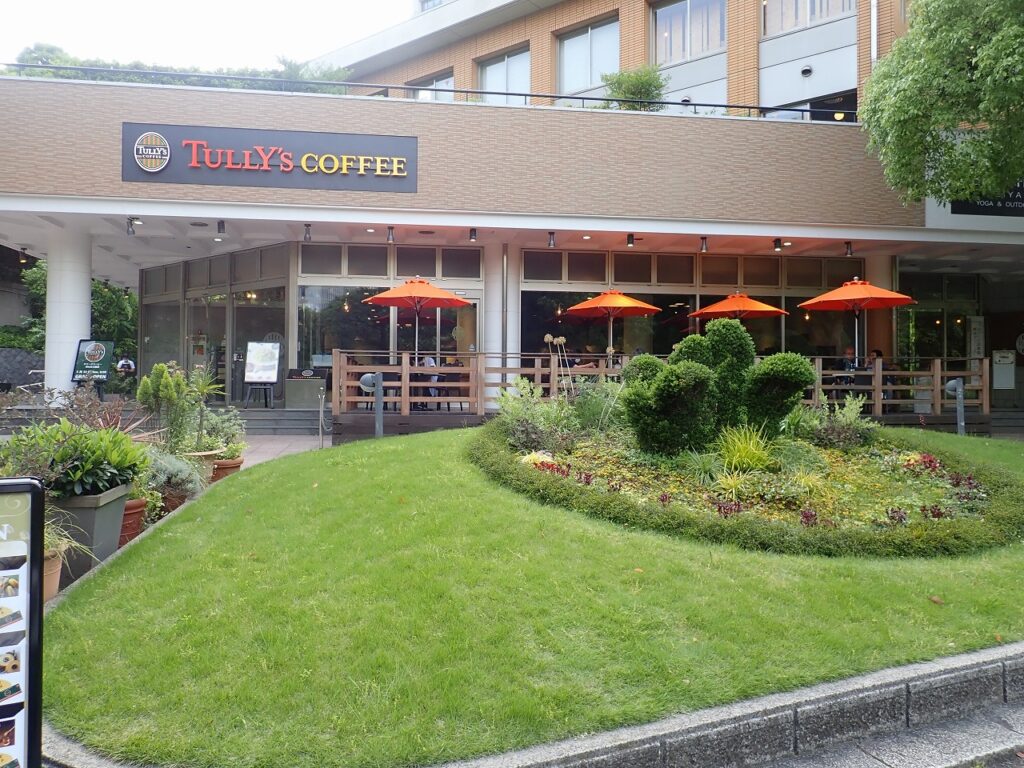 市民カレッジ前のスワン