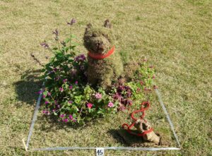 日比谷公園ガーデニングショーに可愛い柴犬トピアリー