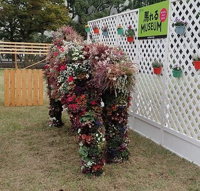 馬のトピアリーお尻側